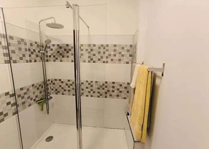 Lemon Tree House 2nd Floor - No Lift - Stairway 2 Andar Sem Elevador * גוארדה