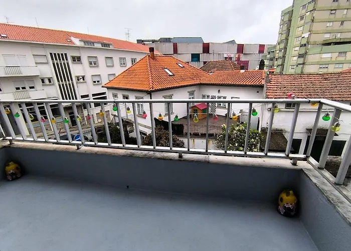 Lemon Tree House 2nd Floor - No Lift - Stairway 2 Andar Sem Elevador דירה גוארדה