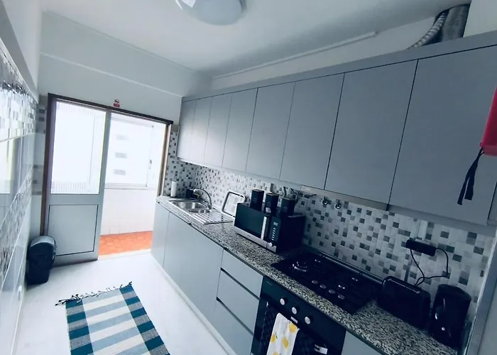 Lemon Tree House 2nd Floor - No Lift - Stairway 2 Andar Sem Elevador * Guarda