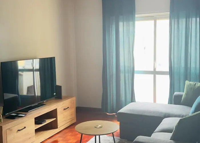 Lemon Tree House 2nd Floor - No Lift - Stairway 2 Andar Sem Elevador * Guarda